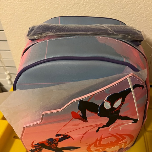 Marvel Spider-Man: Across the Spider-Verse Character Magnetic Fold Backpack - Picture 3 of 9